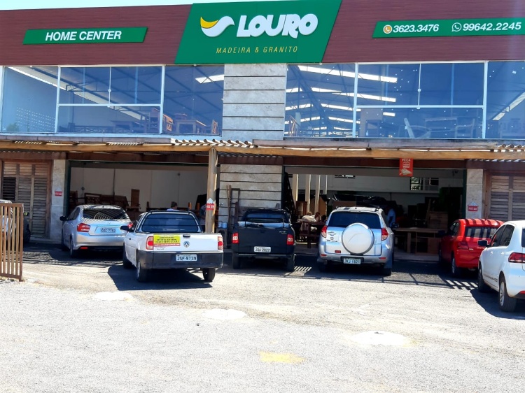 Foto Moura Positivo loja Matriz, localizada na BA 099, sentido Salvador, no km 13,5, próximo Prefeitura Avançada em Abrantes, telefone (71) 3623 - 3476.